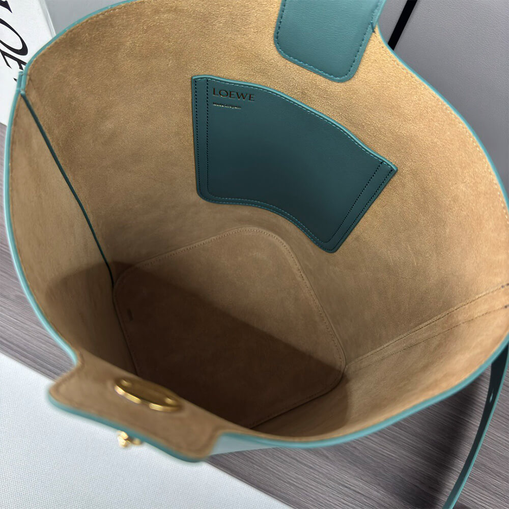 LOEWE Medium Pebble bucket in smooth calfskin(high-end grade)