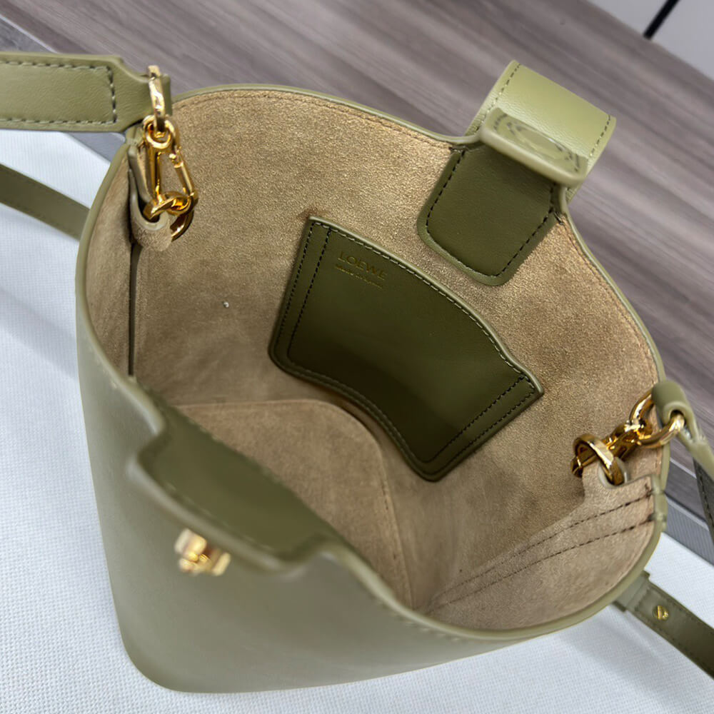 LOEWE Mini Pebble bucket in smooth calfskin(high-end grade)